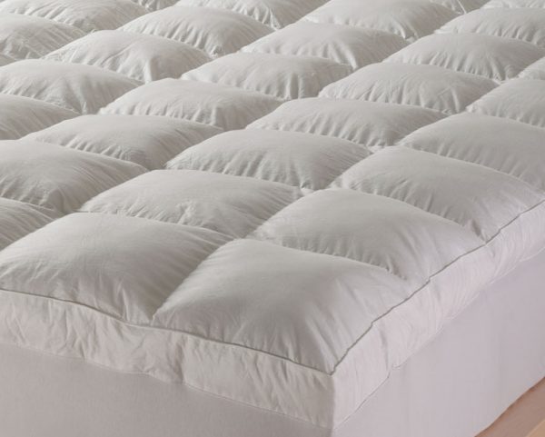 1550 GSM WHITE FEATHERS MATTRESS TOPPER BED